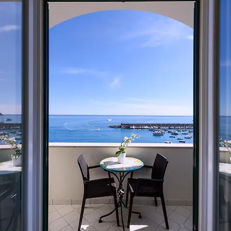 Vista D'amalfi 4*